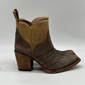 Circle G Corral Distressed Chocolate Ankle Boots. Size 8.5